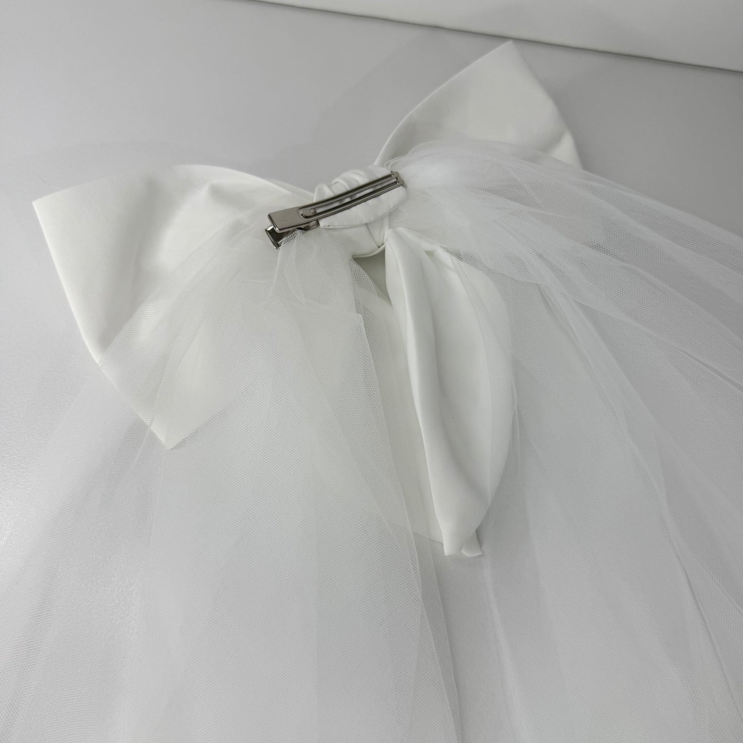 Customized Large White Bow Veil Clip